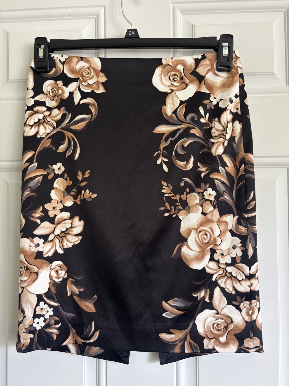 White House Black Market Beige/Black Floral Pencil Skirt, Size 0